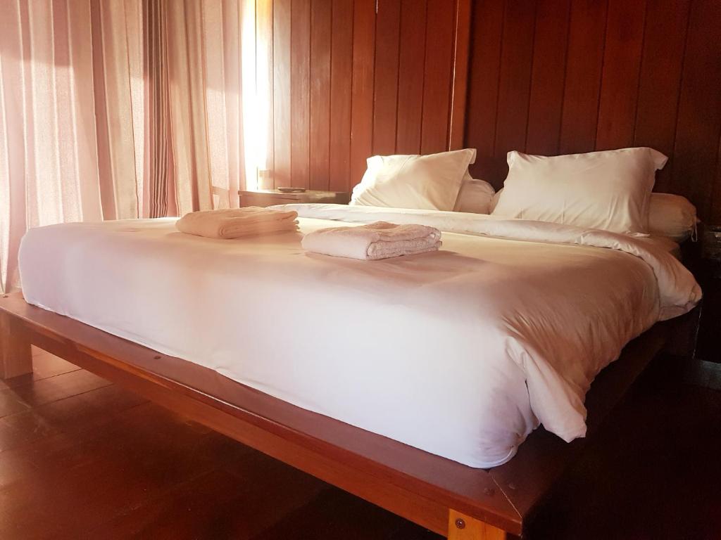 Postel nebo postele na pokoji v ubytování Korpak Villa & Resort Raja Ampat