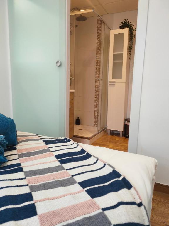 Postel nebo postele na pokoji v ubytování Bellevue Sea view Apartment BY NAMASTE ELITE