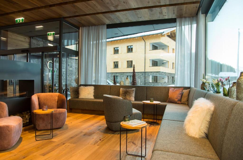 Posezení v ubytování ArlbergResort Klösterle