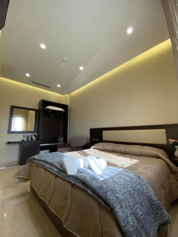 Postel nebo postele na pokoji v ubytování Grand Hotel Royal