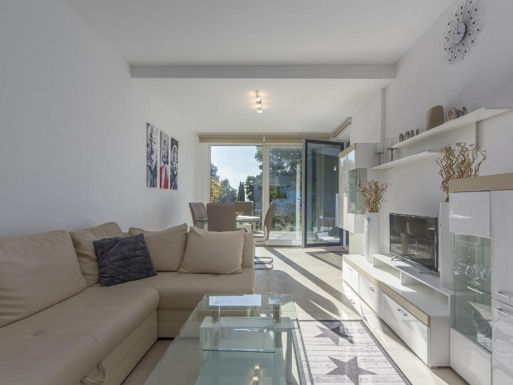 Posezení v ubytování Apartment Monika with private pool in Porec