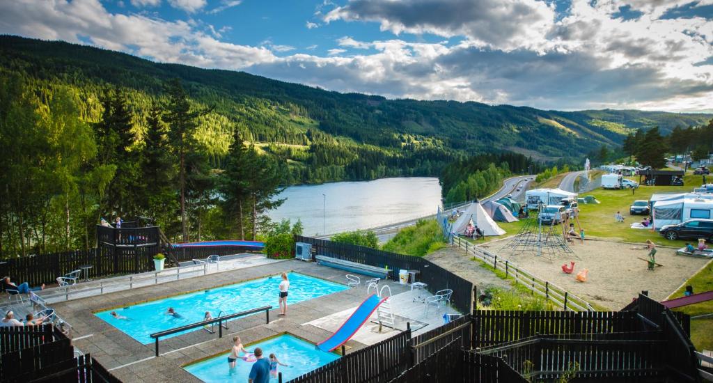 Vaizdas į baseiną apgyvendinimo įstaigoje Topcamp Rustberg - Hafjell arba netoliese