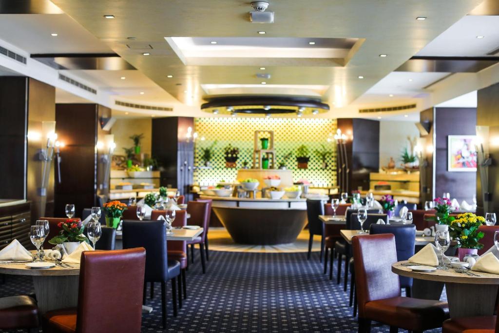 Restaurace v ubytování Raouche Arjaan by Rotana