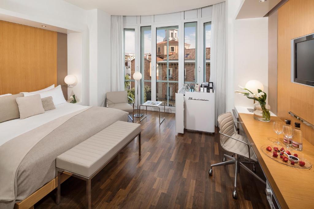 ME Madrid Reina Victoria by Meliá - Верхний я виды, площадь