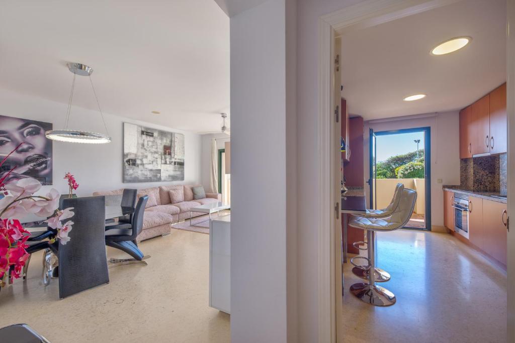 Fotografia z galérie ubytovania CAPANES DEL GOLF LUXURY APARTMENT v destinácii Benahavís