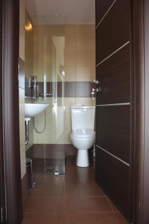 Ένα μπάνιο στο Pella Inn Hostel