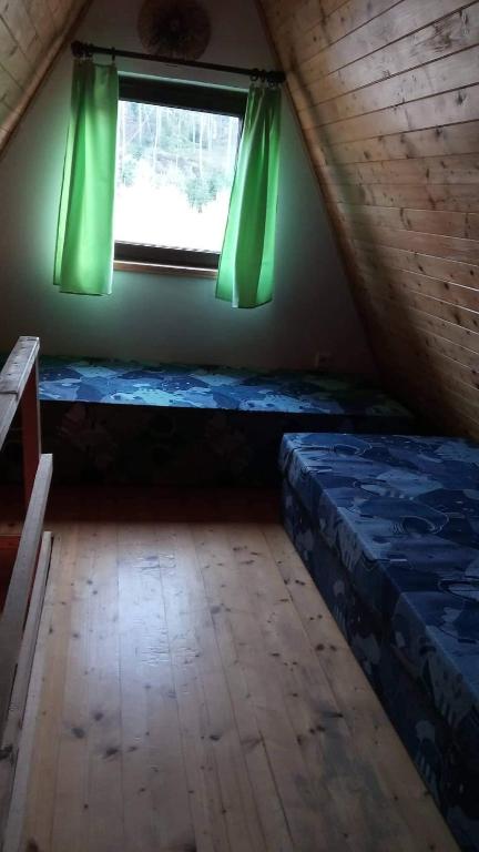 Postel nebo postele na pokoji v ubytování Chaty v Českém ráji u Prachovských skal - Malá chata pro 4 - Velká chata pro až 7 osob - ubytování v soukromí