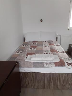 Postel nebo postele na pokoji v ubytování Dara's Camping