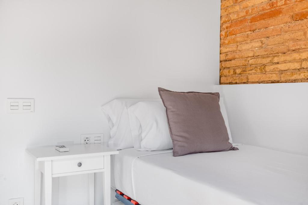 Postel nebo postele na pokoji v ubytování Sant Pau Ramblas Apartments Serennia