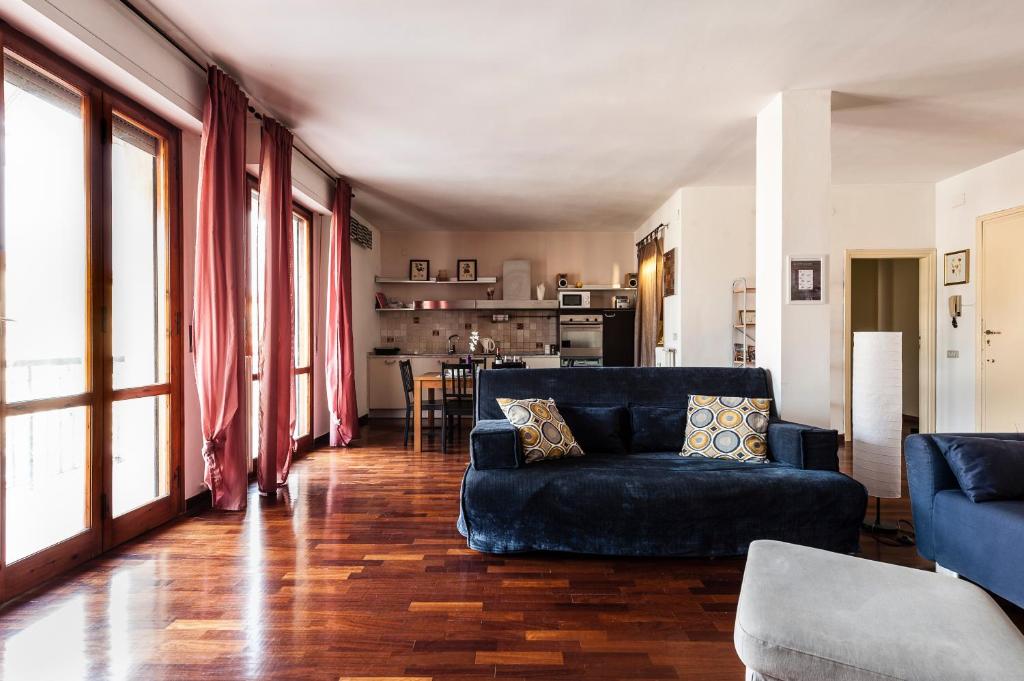 Kuchyňa alebo kuchynka v ubytovaní Hostly - Light and Wood near the Tower - 100sqm, 6 pax, 2 Bedrooms, Town Center