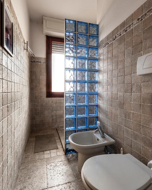 Kúpeľňa v ubytovaní Hostly - Light and Wood near the Tower - 100sqm, 6 pax, 2 Bedrooms, Town Center