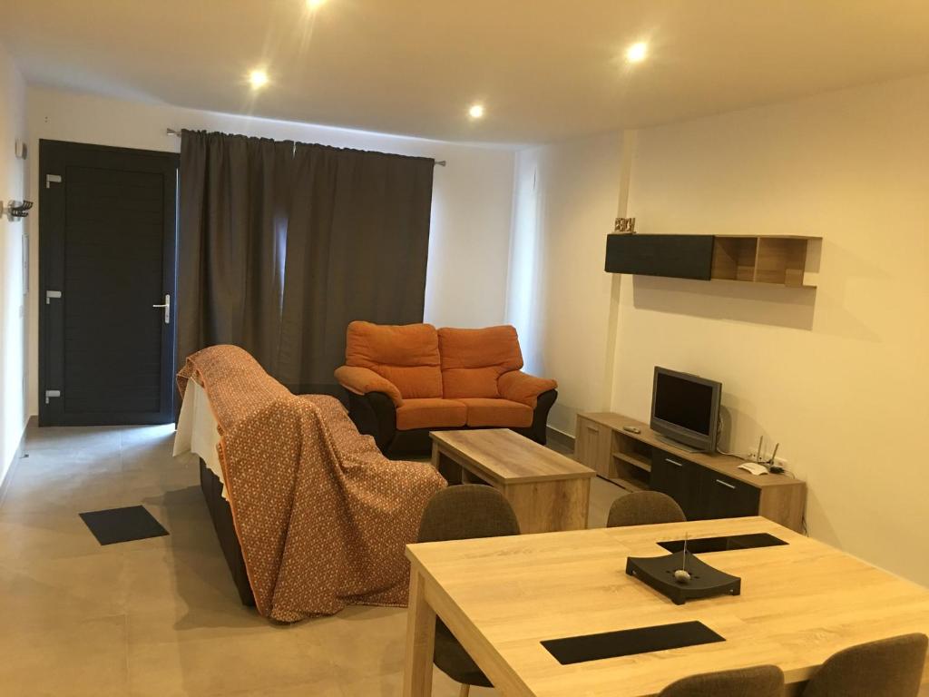 Julia - Housity