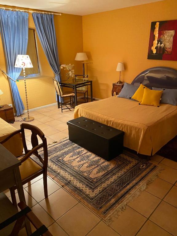 LES CHAMBRES DE ROUGEMONT - Comfort Triple Room