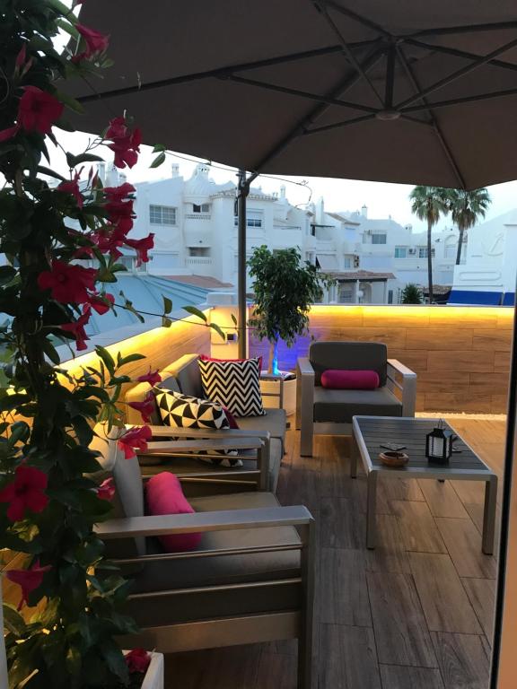A seating area at Luxury Apartament in Marina