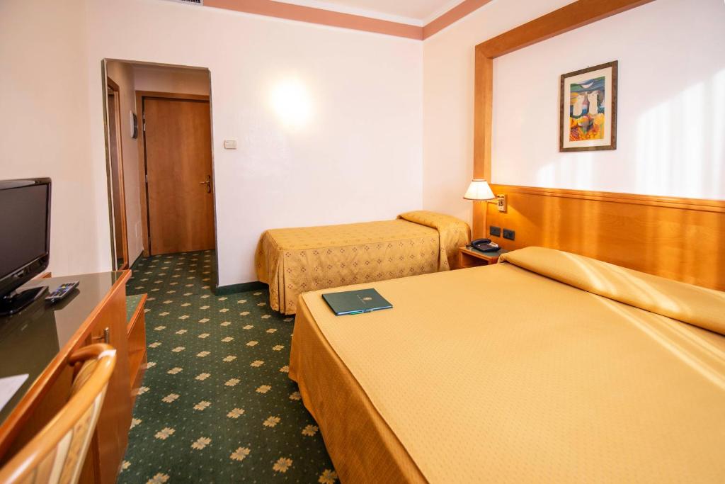 TV a/nebo společenská místnost v ubytování Hotel Estense