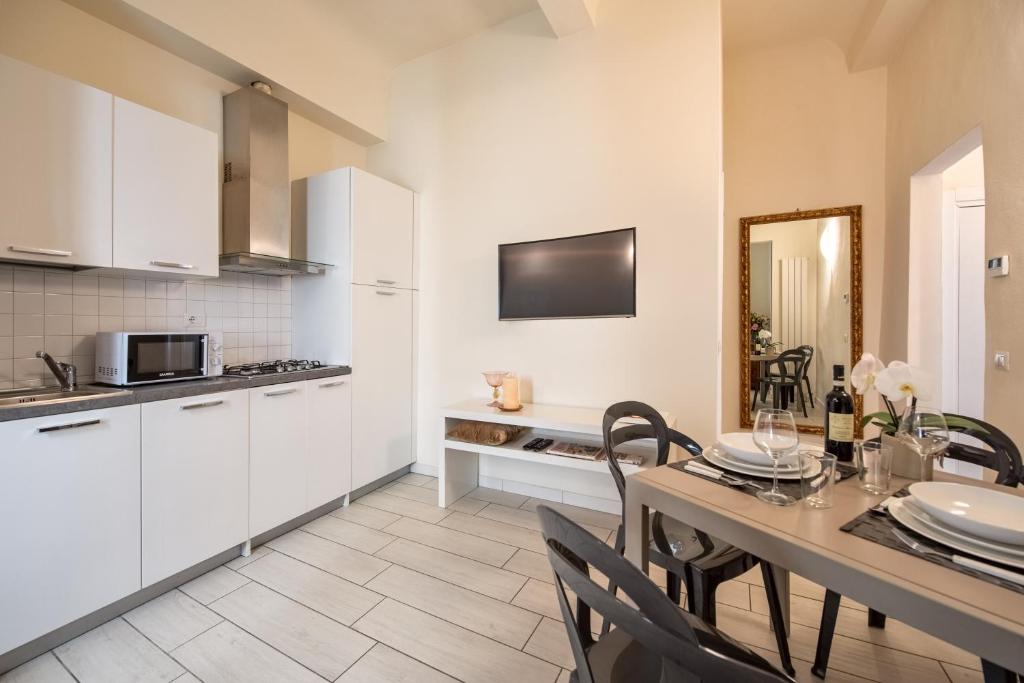 Windows On Florence - 6