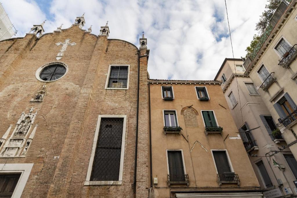 The building in which Az apartmant is located