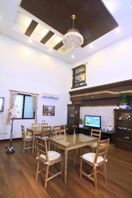 a dining room with a table and chairs and a fireplace at Winter&#39;s Love in Wujie