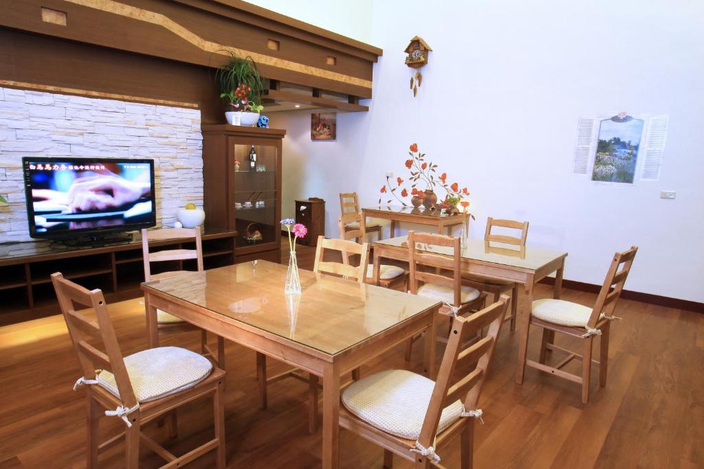 a dining room with a table and chairs and a tv at Winter&#39;s Love in Wujie