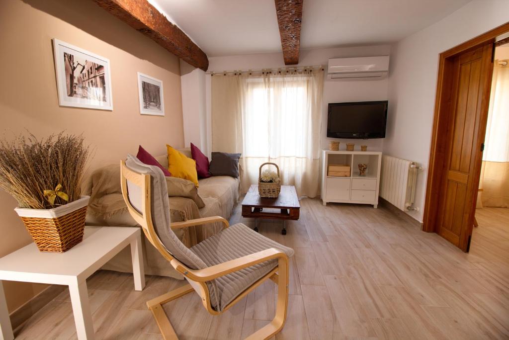 A television and/or entertainment centre at Cuencaloft el balcon de Ali