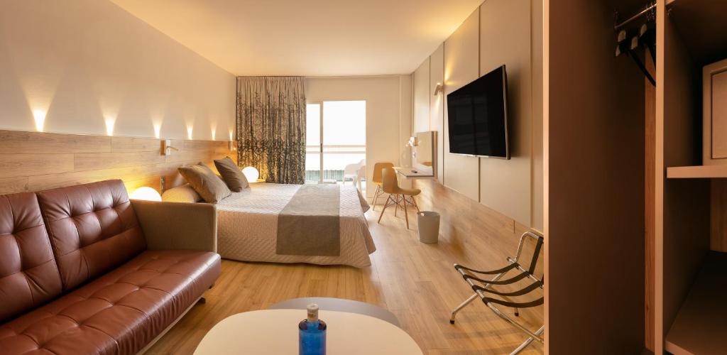 
Junior Suite (1 Adult + 1 Child)
