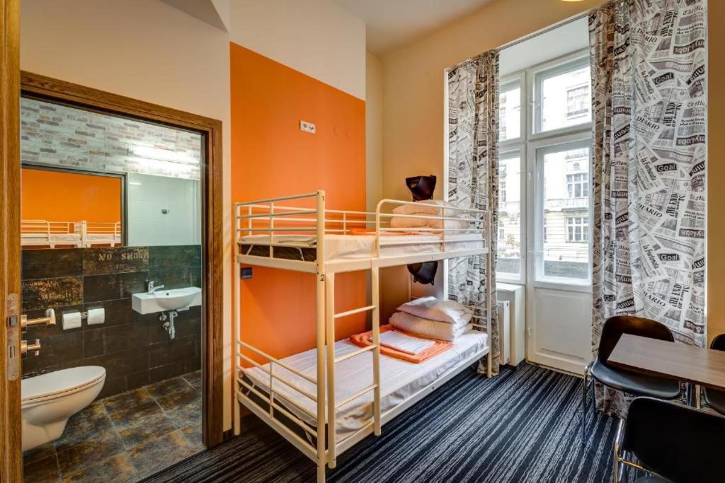 Postel nebo postele na pokoji v ubytování Planet Hostel