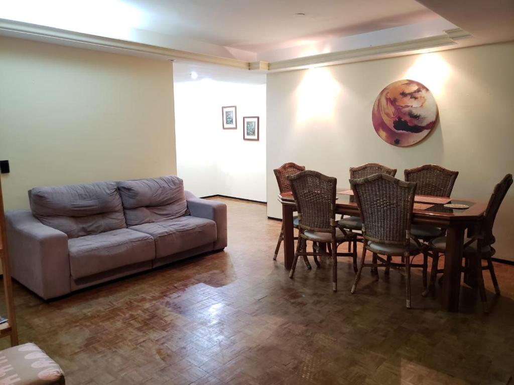  Amplo apartamento na praia do futuro