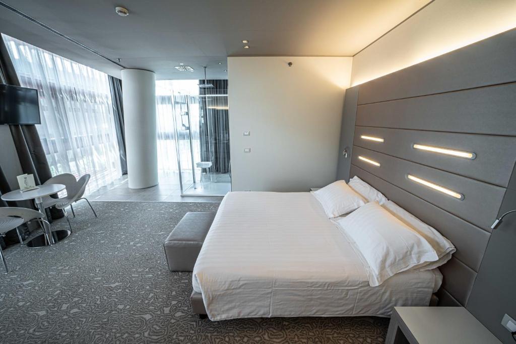 Krevet ili kreveti u jedinici u okviru objekta Best Western Plus Net Tower Hotel Padova