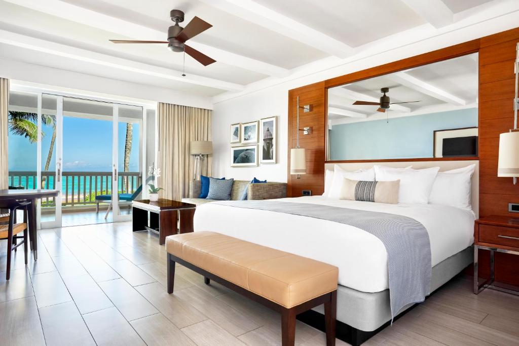 Postel nebo postele na pokoji v ubytování Fairmont El San Juan Hotel