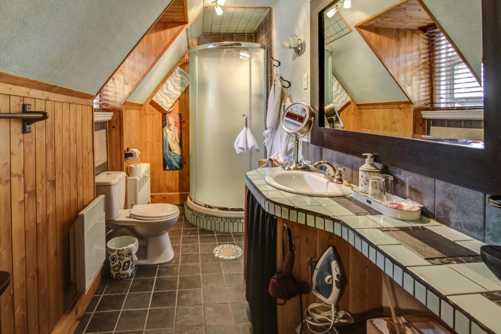 Vannituba majutusasutuses Chateau Murdock Gite et Esthétique 1950