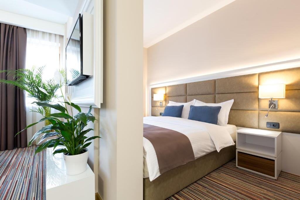 Hotel TESLA - Smart Stay Garni - Resim 17