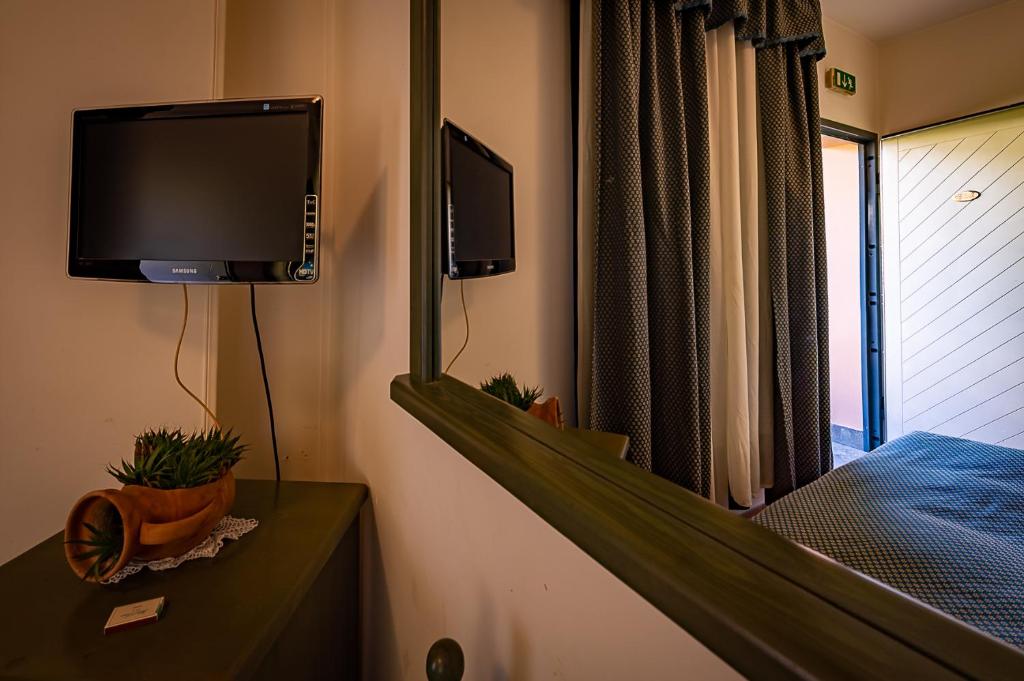 TV a/nebo společenská místnost v ubytování Hotel Louis II