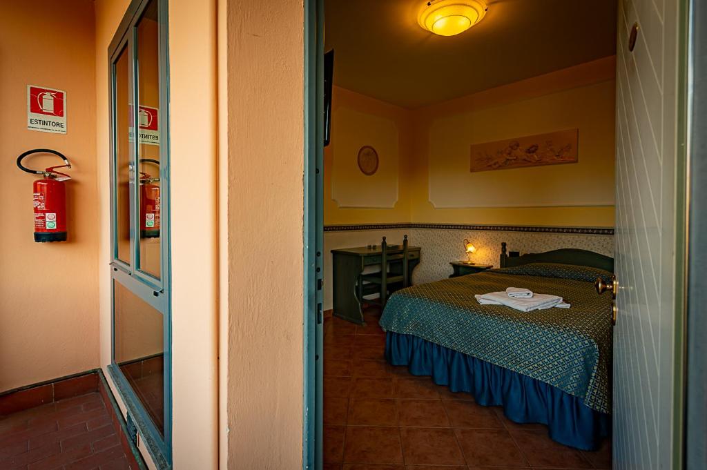 Postel nebo postele na pokoji v ubytování Hotel Louis II