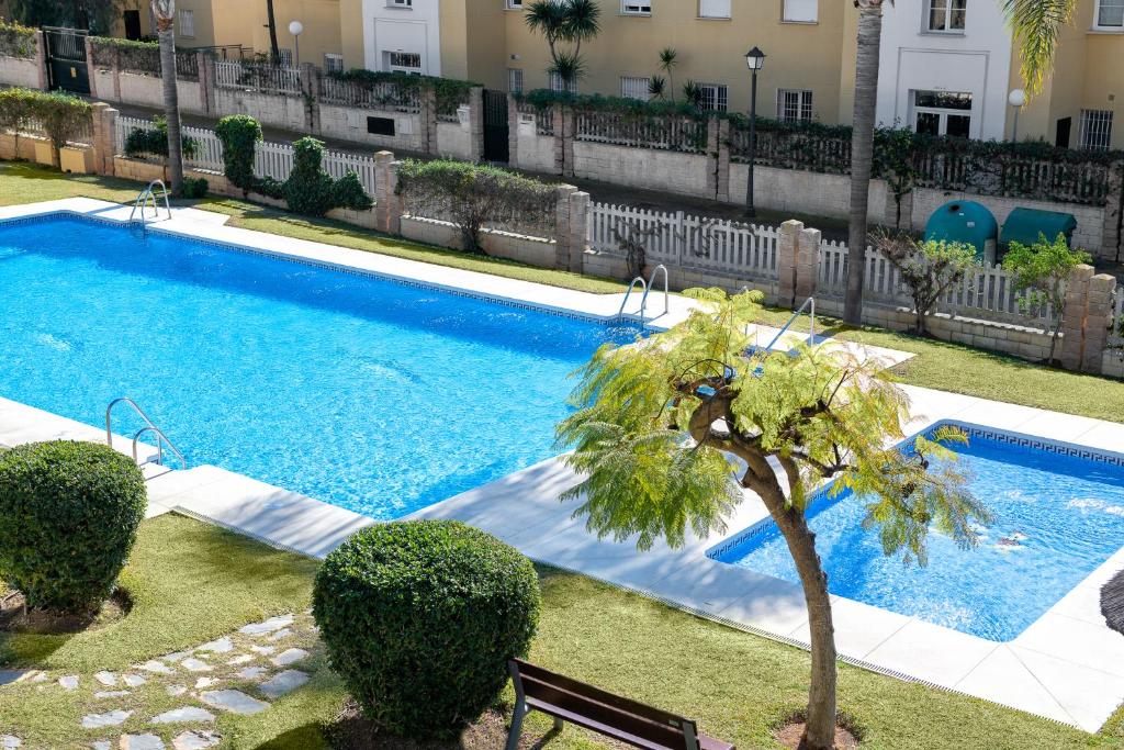 First line golf apartment in Cabopino II, Marbella, Spain ...