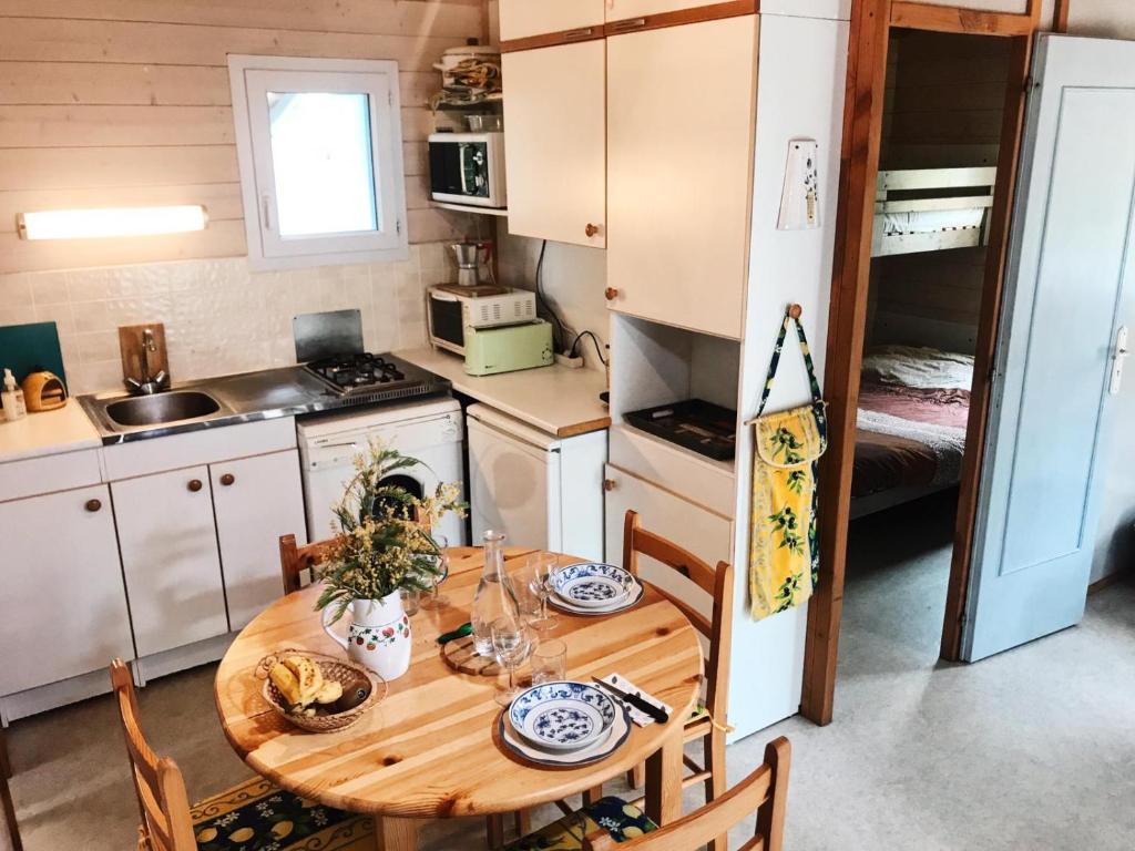 Kuchyň nebo kuchyňský kout v ubytování Chalet à Gassin au calme sous les pins