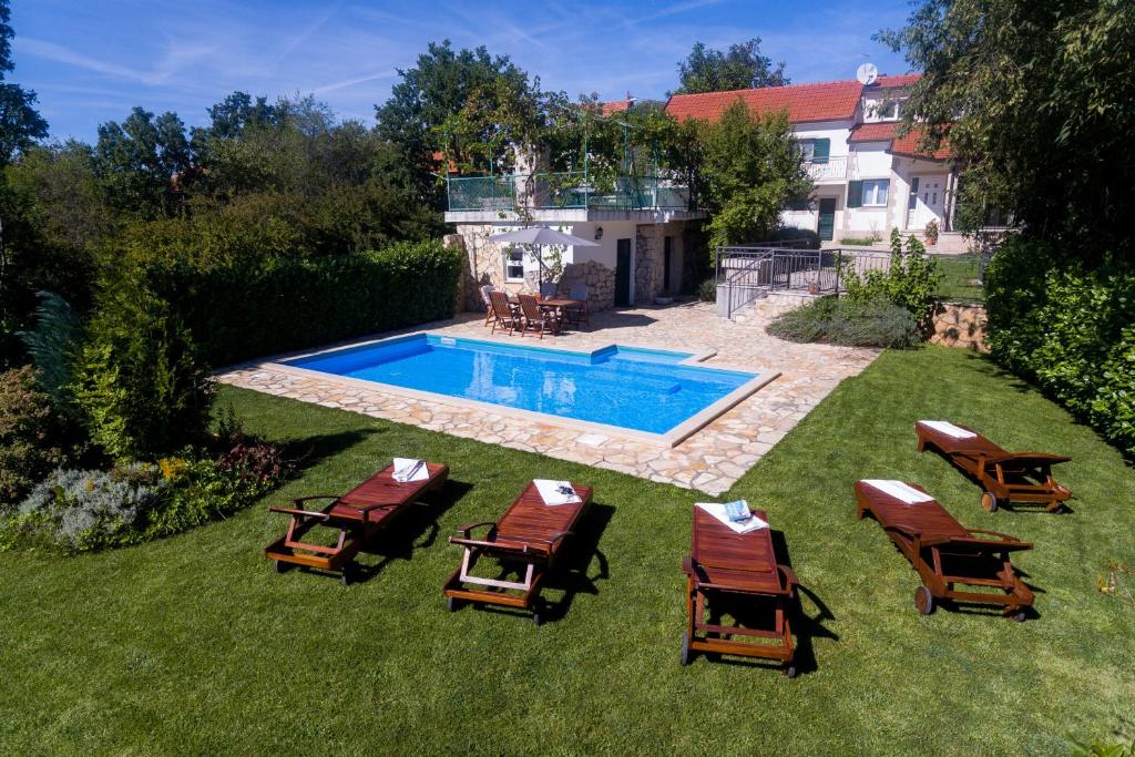 Bazén v ubytovaní Vila Milančić - a house for memorable holiday in Imotski alebo v jeho blízkosti