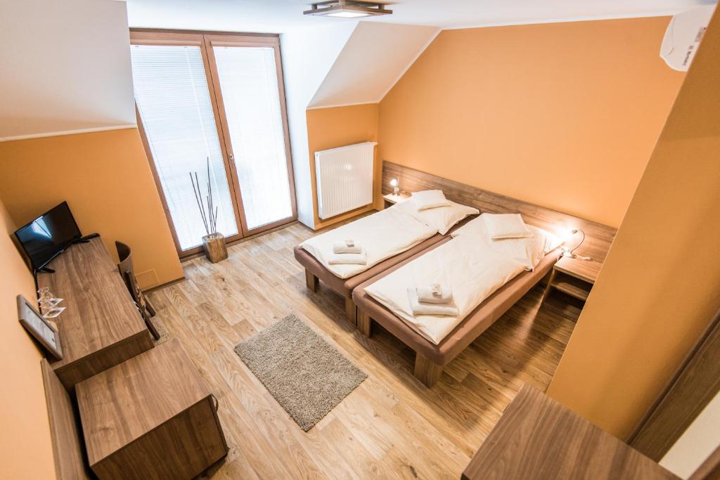 Postel nebo postele na pokoji v ubytování Penzion Hluk