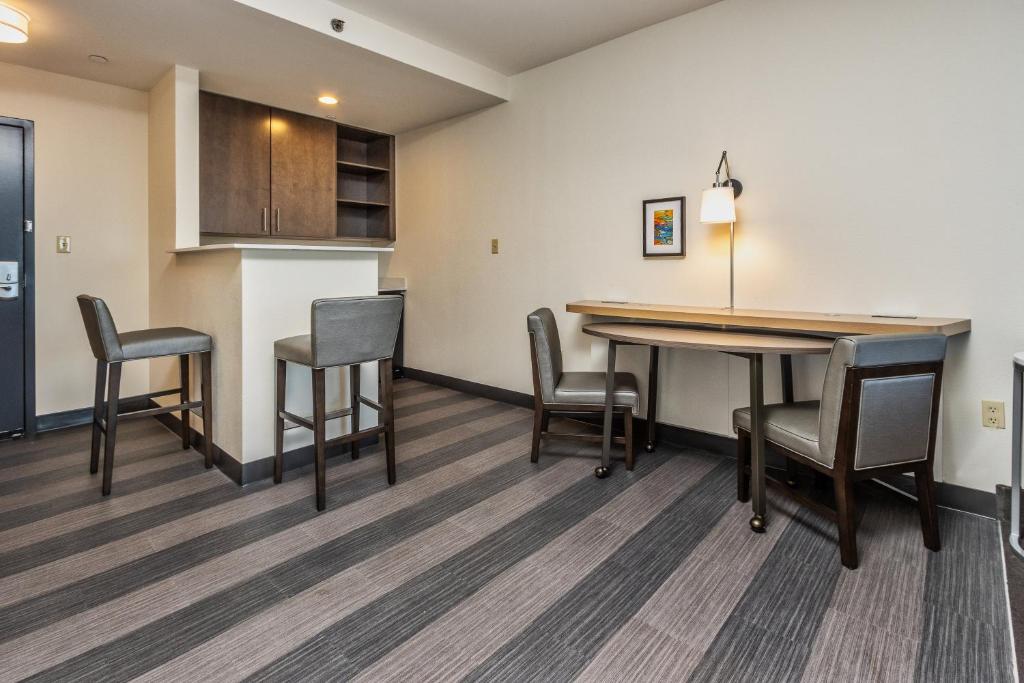 Holiday Inn & Suites Memphis - Wolfchase Galleria by IHG photo