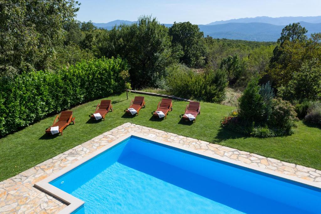 Bazén v ubytovaní Vila Milančić - a house for memorable holiday in Imotski alebo v jeho blízkosti