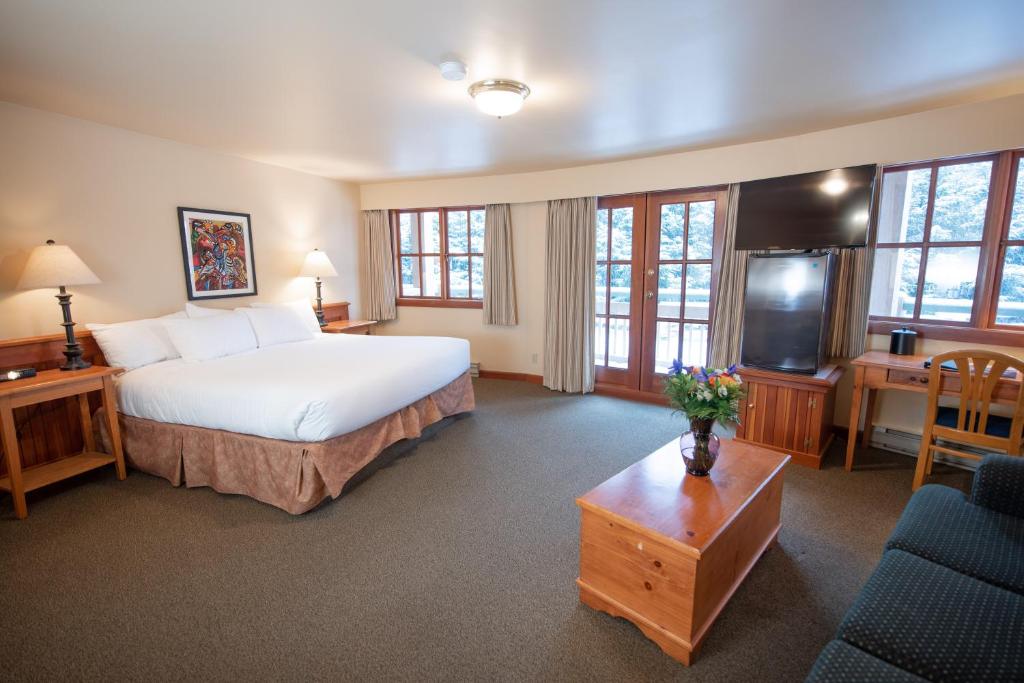 Painter's Lodge, Trademark Collection by Wyndham - King Room With Garden View - Non-Smoking