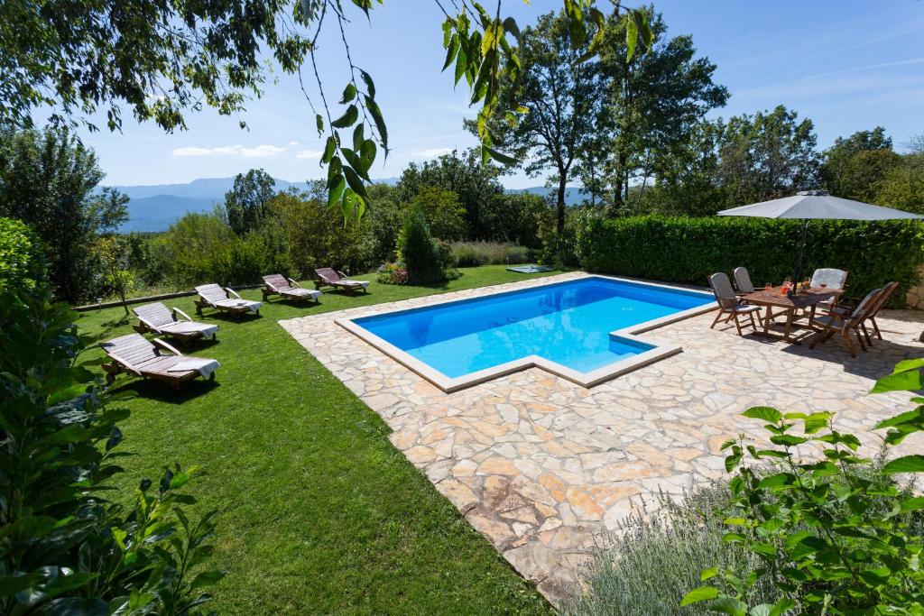Bazén v ubytovaní Vila Milančić - a house for memorable holiday in Imotski alebo v jeho blízkosti