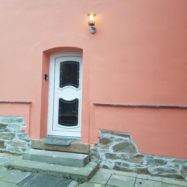 Fotografie z fotogalerie ubytování Ferienwohnung West - Alte Schule Sachswitz v destinaci Greiz