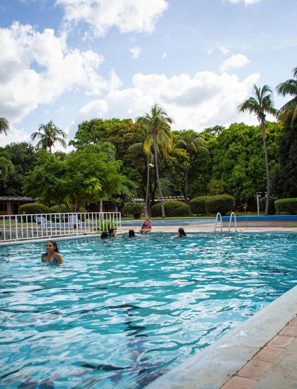 Bazén v ubytování Hotel Diriá Santa Cruz nebo v jeho okolí