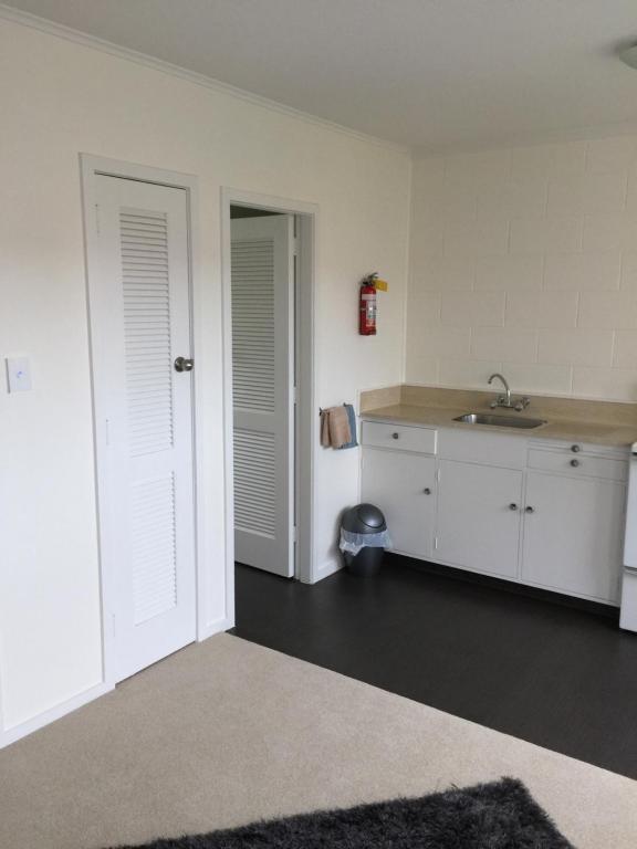 Kuchyň nebo kuchyňský kout v ubytování Milton Chalet Motel
