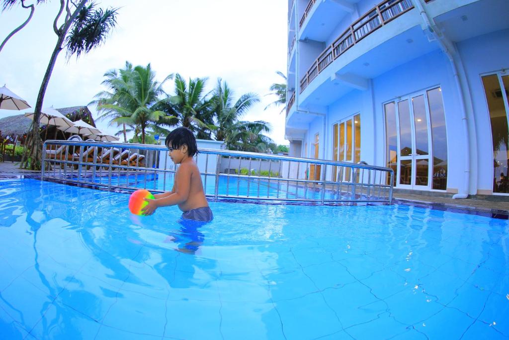 Bazén v ubytování Hotel Refresh Blue nebo v jeho okolí