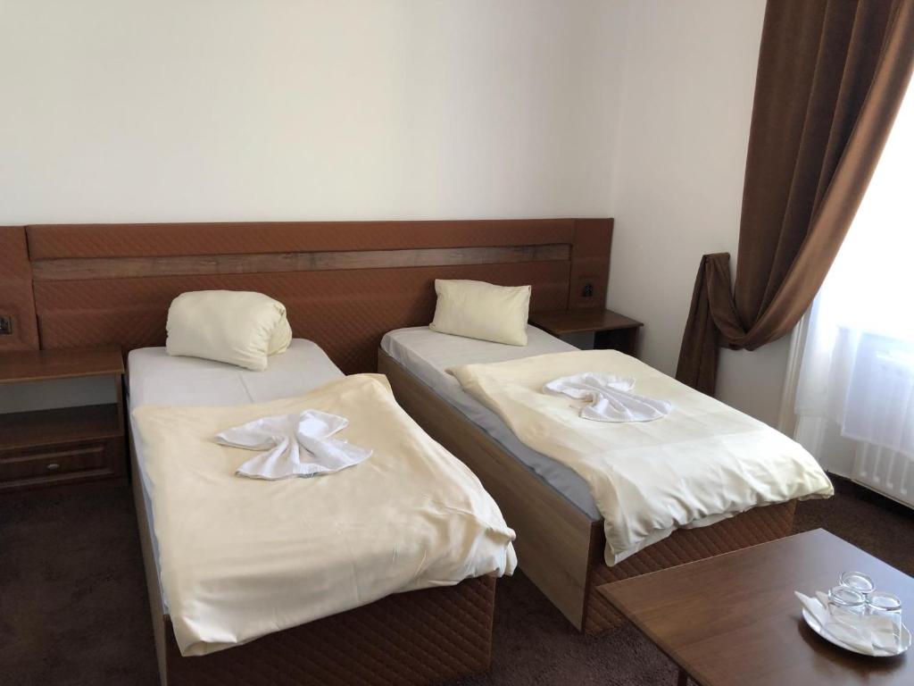 Postel nebo postele na pokoji v ubytování Hotel Piast