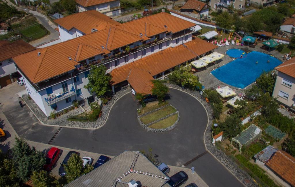 an overhead view of a house with a pool at Edi Hotel in Zlatograd