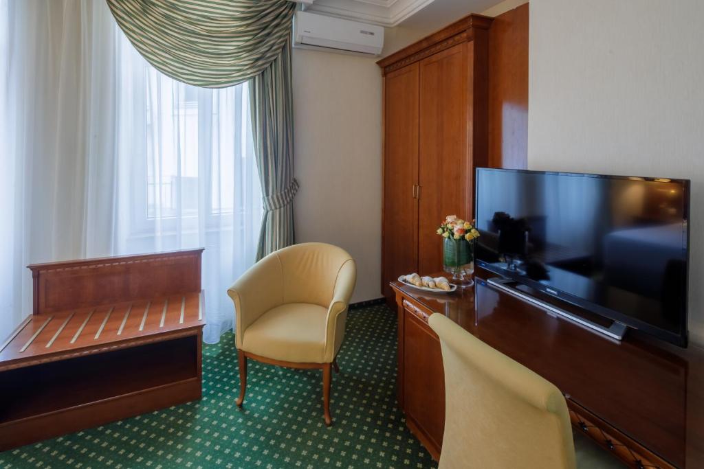 TV a/nebo společenská místnost v ubytování Hotel Waldinger