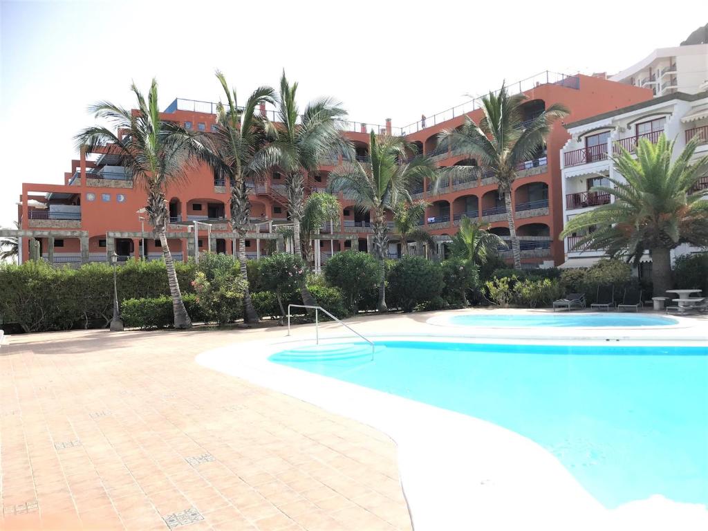 Bazén v ubytování CURA MARINA - Exclusive Duplex, Pool and Garden, Beach at 50 mt, WiFi 450 Mbps, nebo v jeho okolí
