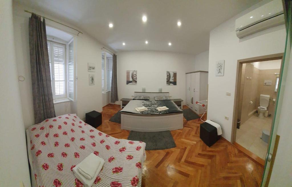 Posedenie v ubytovaní Apartmani Tower